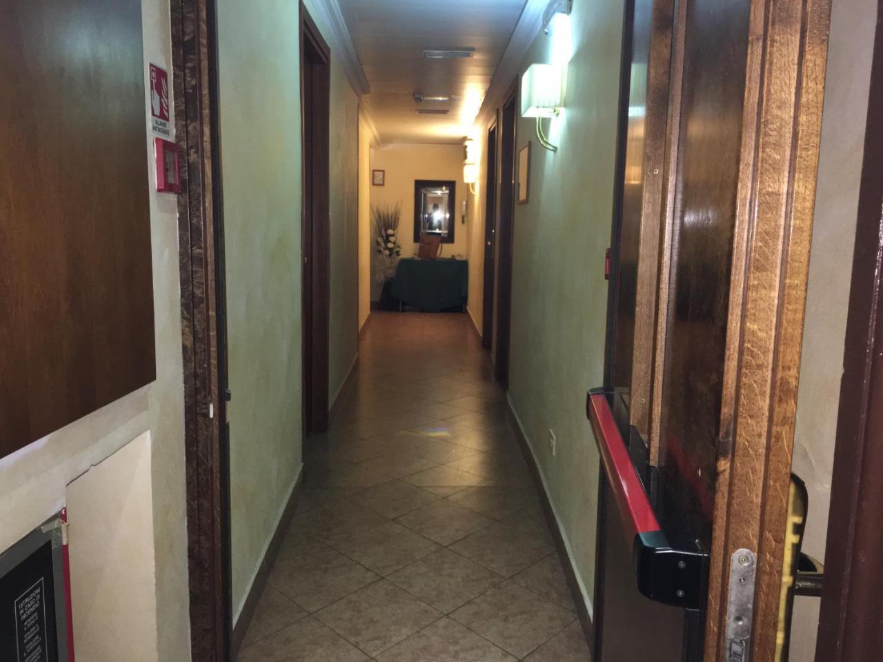 Hotel Divine Рим Екстер'єр фото